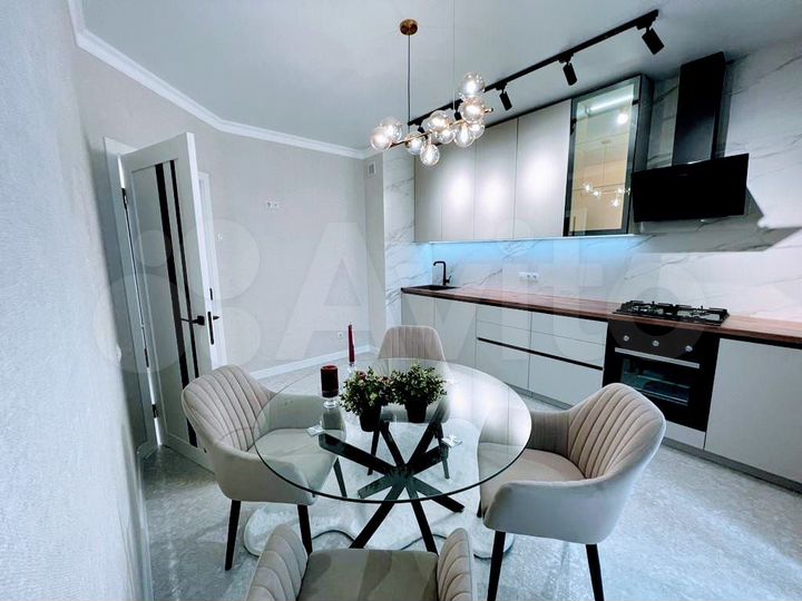 2-к. квартира, 65 м², 2/10 эт.