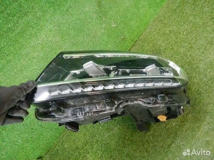 Фара левая Volkswagen Tiguan