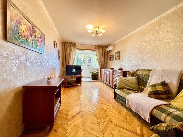 2-к. квартира, 57 м², 2/5 эт.