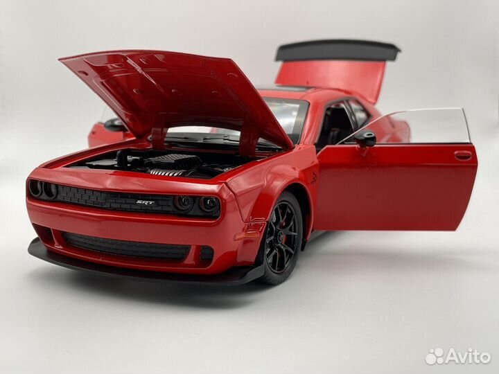 Модель автомобиля Dodge Challenger Hellcat 1:24