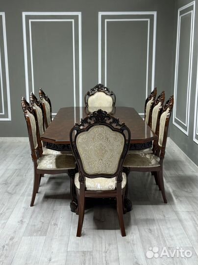 Стол и стулья в гостиную. В наличии