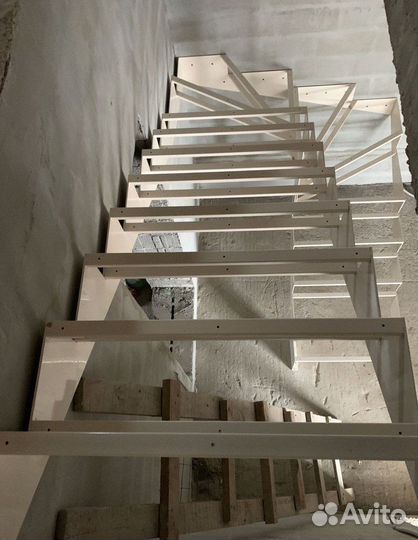 Лестница на металлокаркасе