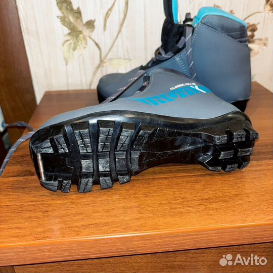 Лыжные ботинки детские 34 размер