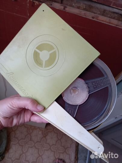 Магнитная лента катушки с записью