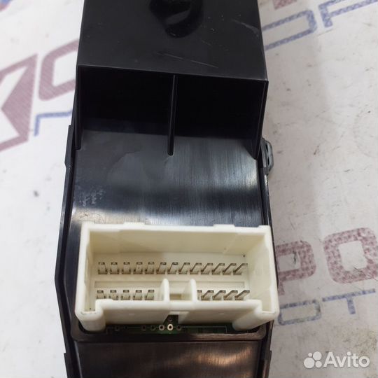 Переключатель стеклоподъемника передней правой две