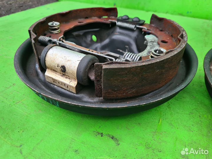 Щит опорный задний правый для Renault Logan