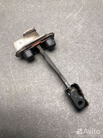 Ограничитель двери задний левый Hyundai Genesis