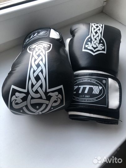 Боксерские перчатки 8 oz