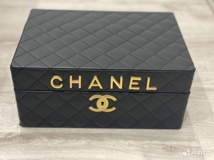 Шкатулка Chanel для украшений