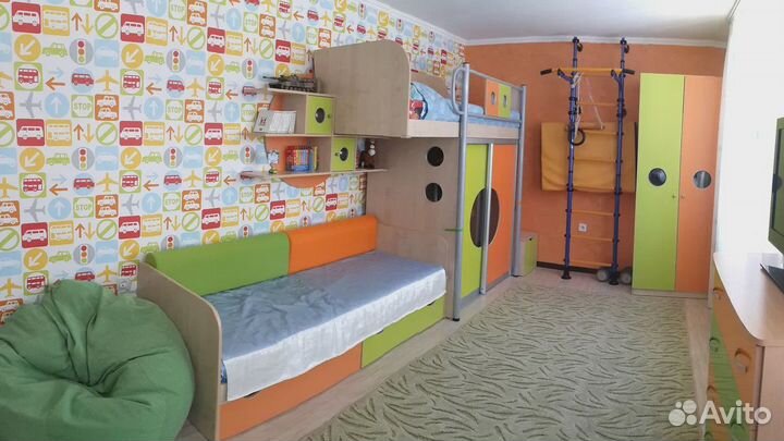 Детская мебель - кровать, шкаф, полки, стол