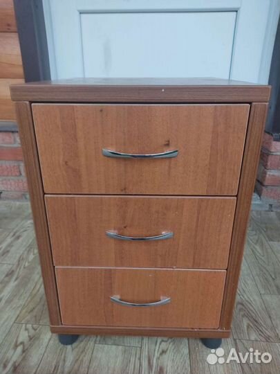 Тумба прикроватная