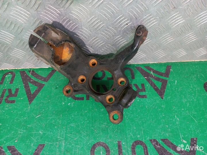 Кулак поворотный передний правый Audi Q3 1 8U