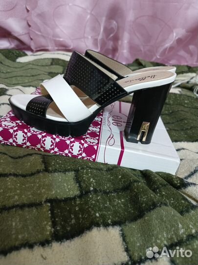 Босоножки женские