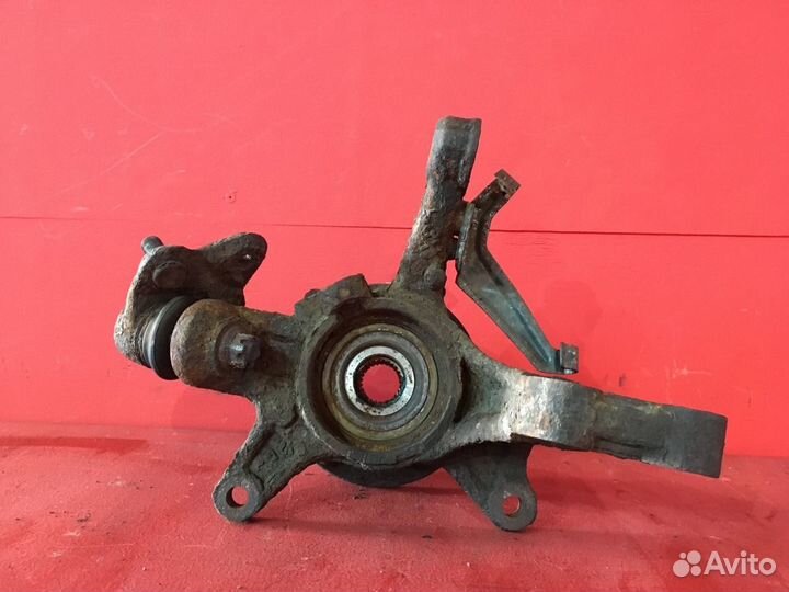 Кулак передний левый Toyota Rav 4 2 SUV 1azfe 2.0L