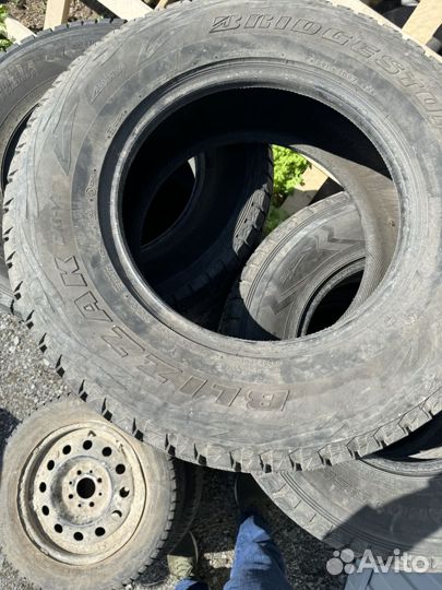Bridgestone Blizzak DM-V1 275/65 R17