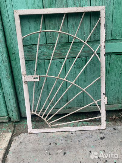 Двойное окно с решеткой