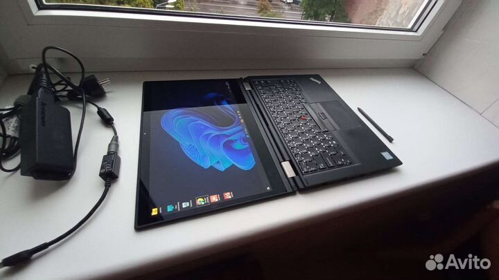 Lenovo thinkpad X380 Yoga (Intel Core i7)