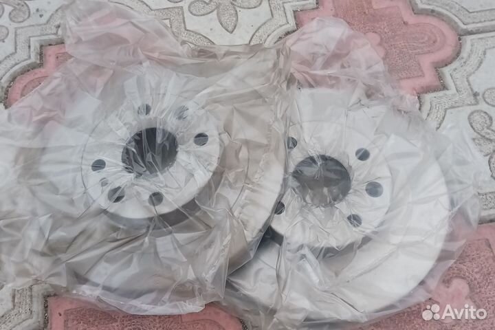 Задние тормозные диски и колодки на mazda