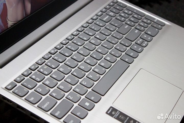 Свежий ноутбук Lenovo с сенсорным экраном