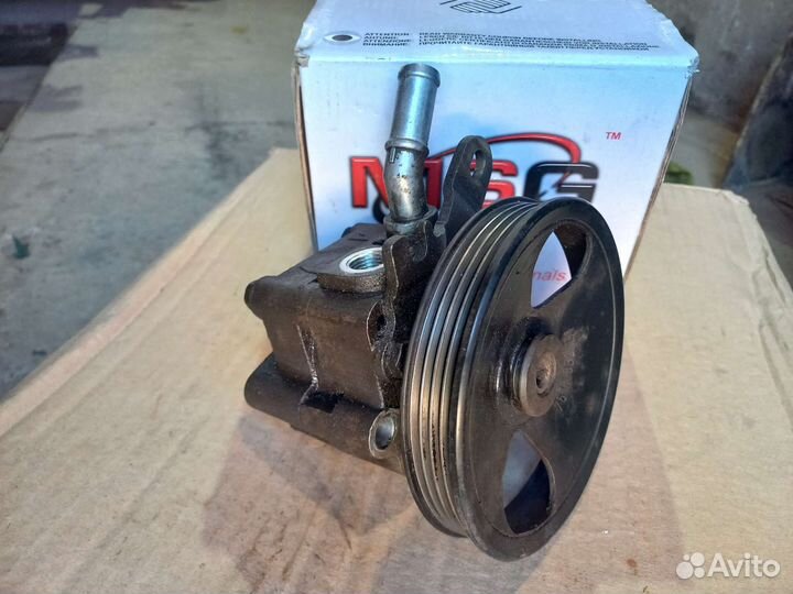 Насос гур Nissan Almera (N16) Primera (P12)