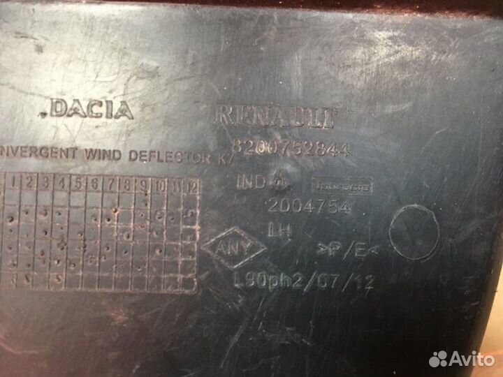 Дефлектор радиатора левый Renault Logan 1