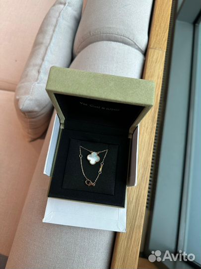 Подвеска van cleef alhambra (с перламутром)