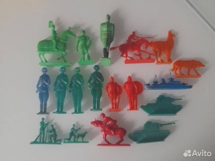 Солдатики пластмассовые ссср.лот 18штук
