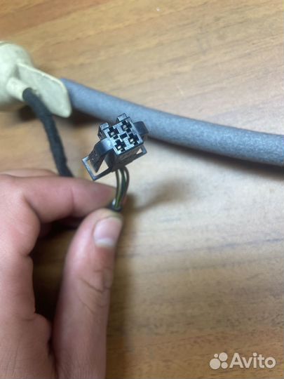 Трос замка передней правой двери на tiguan2