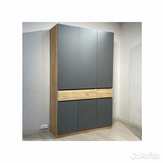 Шкаф трехстворчатый 