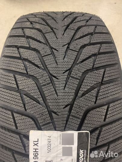 Hankook Winter I'Cept IZ3 W636 255/35 R19 96H