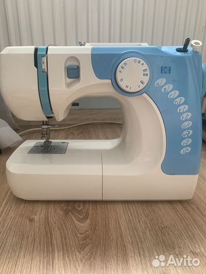 Швейная машина с педалью