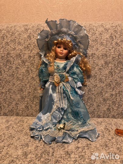Фарфоровая кукла 40 см