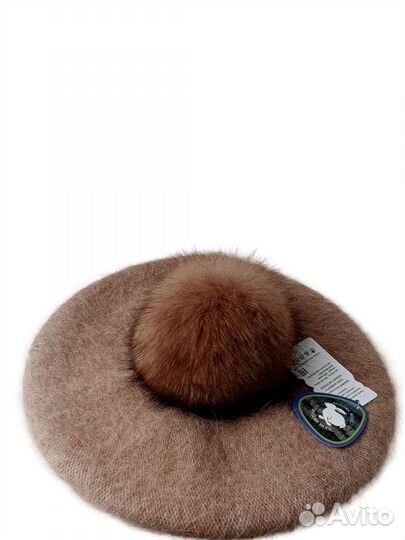 Берет из ангоры с помпоном