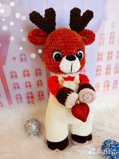 Олень из плюшевой пряжи