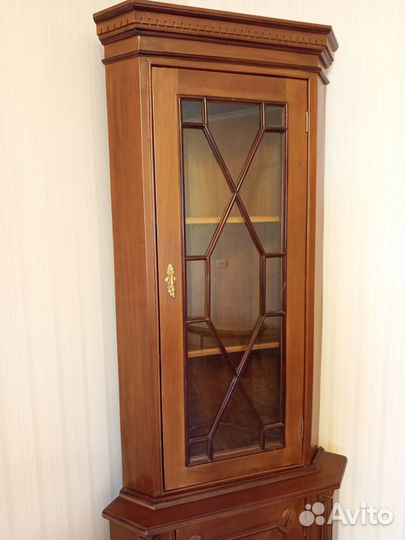 Угловой шкаф