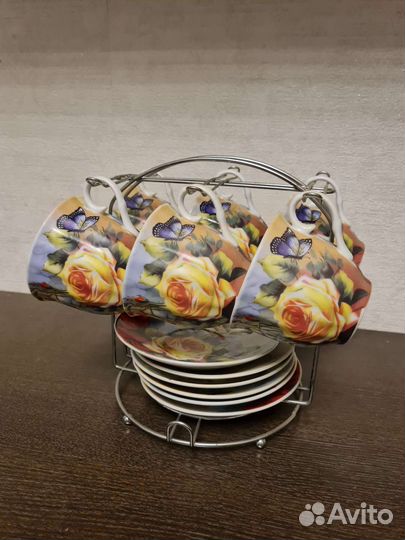 Набор чашек с блюдцами