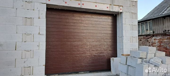 Секционные гаражные ворота Alutech