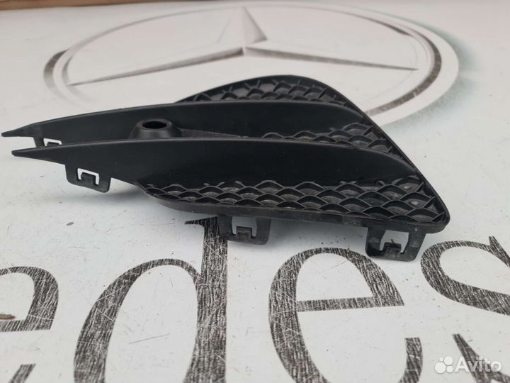 Решетка AMG бампера левая Mercedes GLC253