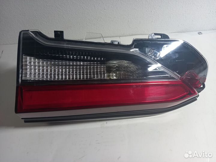 Фонарь правый в крышку багажника Toyota Rav4 18-23