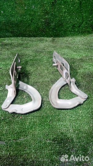 Петля капота Renault Megane