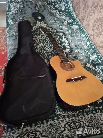 Акустическая гитара