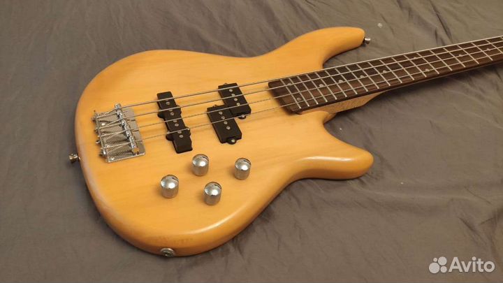 Бас-гитара в стиле Ibanez