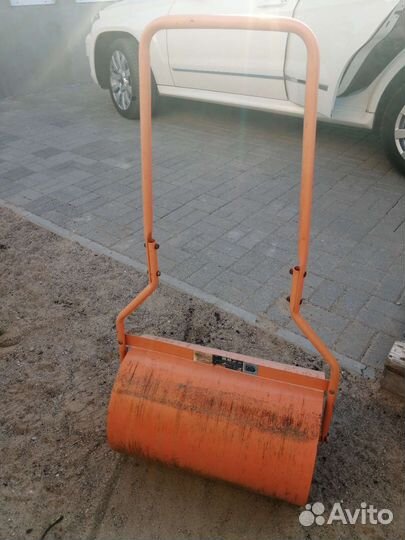 Каток для газона