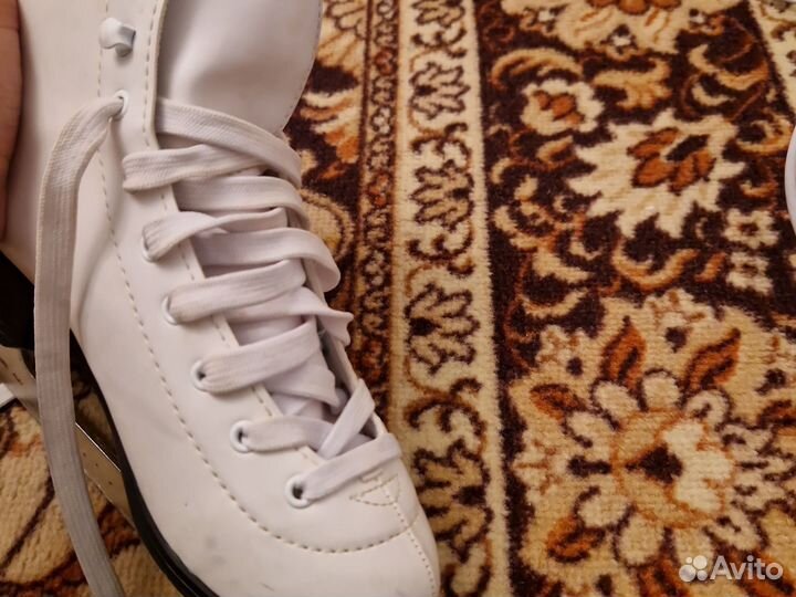 Коньки фигурные 37 размер