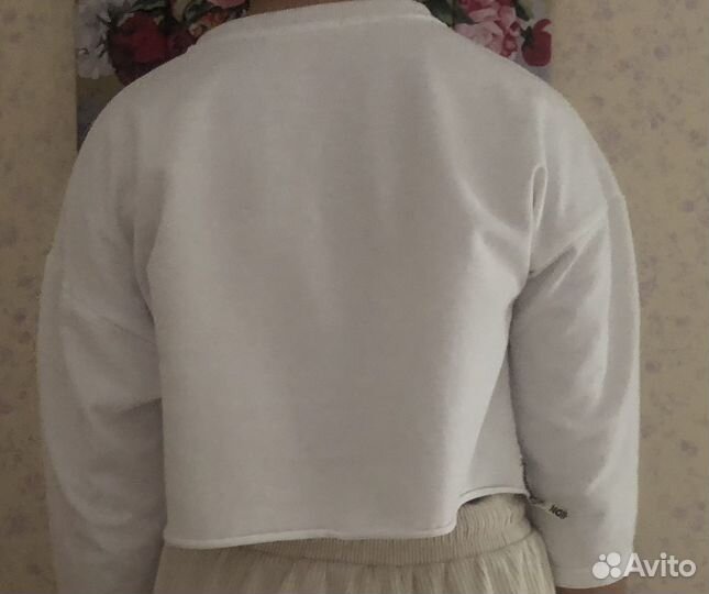 Укороченная кофта с длиными рукавами