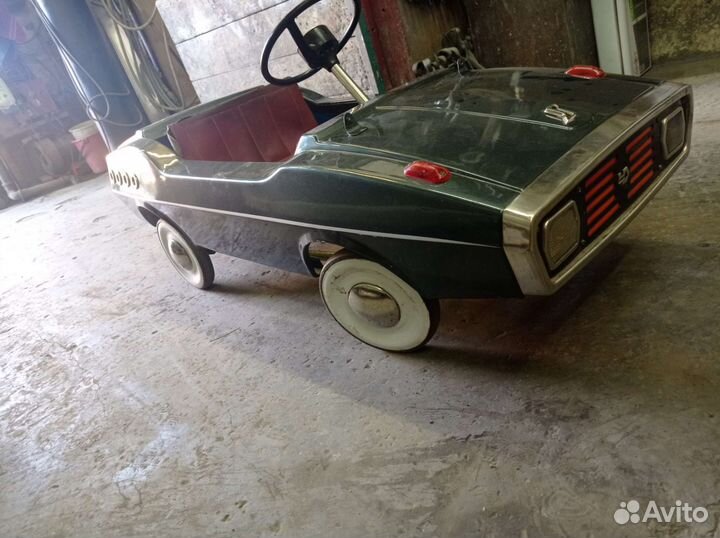 Продам детский педальный автомобиль