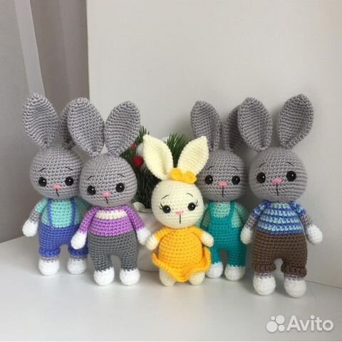 Зайчики вязаные игрушки