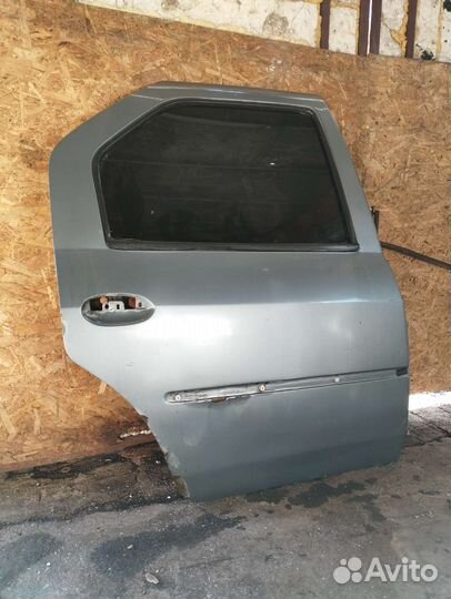 Дверь правая задняя. Renault Logan 1 поколение