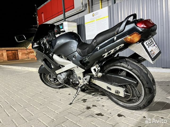 Kawasaki zzr400-2