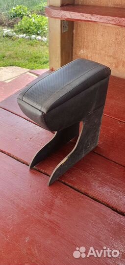 Подлокотник